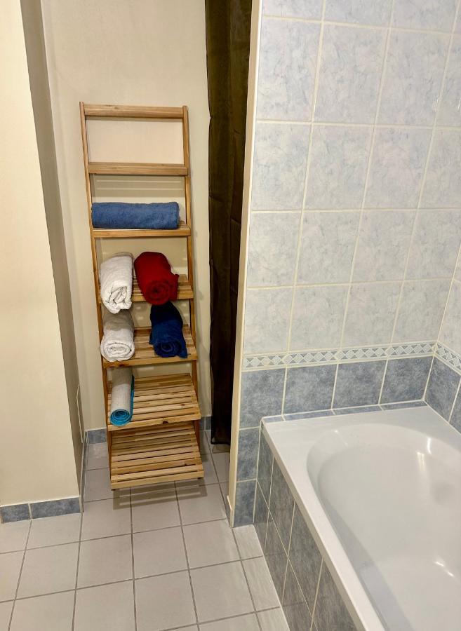 La C@Sa: Appartement Lumineux De 4Pieces / 3Ch/ Balcon/ Parking Баньоле Экстерьер фото